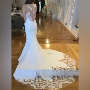 NEW Calypso by Blue by Enzoani - Size 6 Wedding Dress